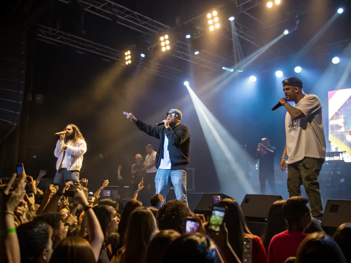 A dynamic image capturing a live performance event organized by RESONANCES PLURIELLES, showcasing musicians and performers on stage, with an engaged audience.